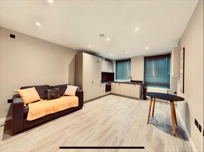 1 Bed Flat, Cutbush Court, RG6