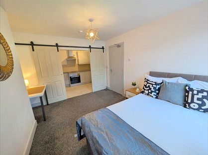 Studio Flat, Park Rd, B13