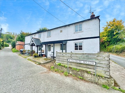 3 Bed Semi-Detached House, Salisbury Hollow, BA13