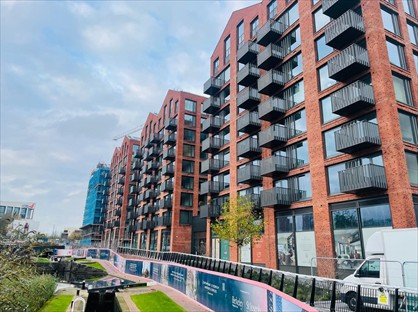 1 Bed Flat, Glasswater Locks, B4