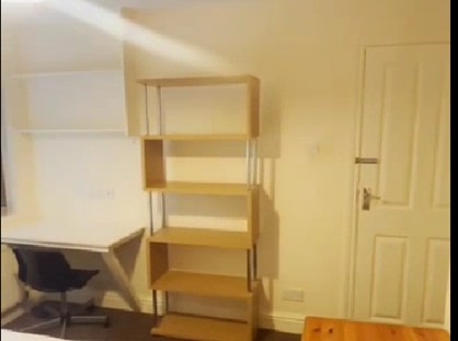 Room in a Shared House, Magna Road, TW20