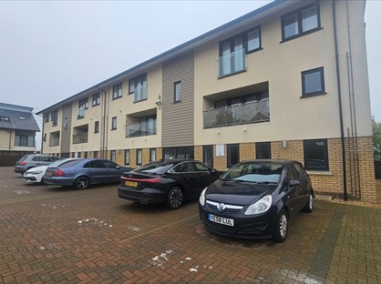 2 Bed Flat, Stonehouse Court, PE2