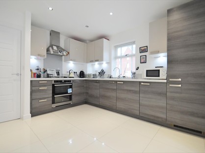 3 Bed Semi-Detached House, Mansion Rise, DA10