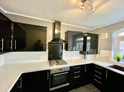 3 Bed Flat, Temple House, SW11