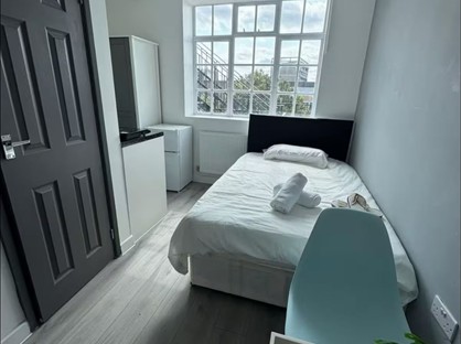 Studio Flat, High Street, HA8