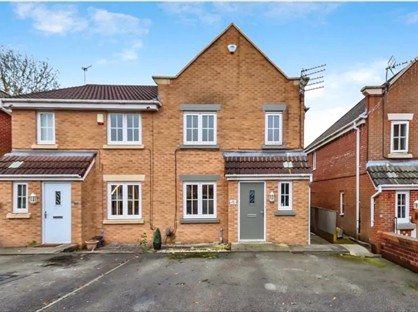 4 Bed Semi-Detached House, Newbold Close, SK16