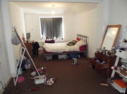 Room in a Shared Flat, Charlestown Road, M9
