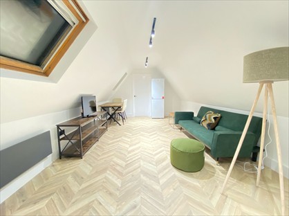 2 Bed Flat, Eastbourne Road, RH7