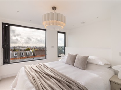 2 Bed Terraced House, Hythe Road, BN1