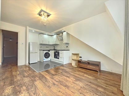 2 Bed Flat, London Road, RH1