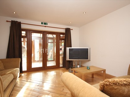 Room in a Shared House, Meadow Road, B32