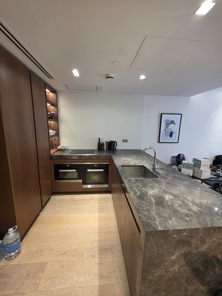 2 Bed Flat, Portugal St, WC2A photo 2