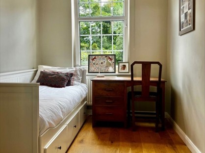 Room in a Shared House, Victoria Street, TW20