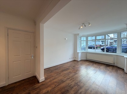 4 Bed Terraced House, Evelyn Avenue, NW9