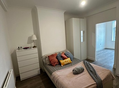 Studio Flat, Greenford Road, UB6