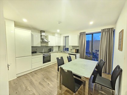 3 Bed Maisonette, Butchers Road, E16