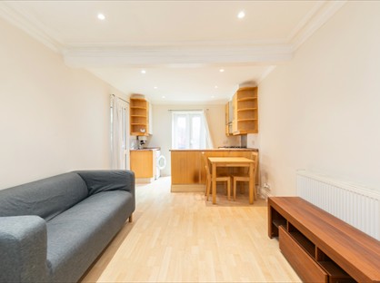 2 Bed Flat, Constantine Road, NW3