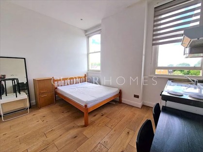 Studio Flat, Lokkum Building, E18