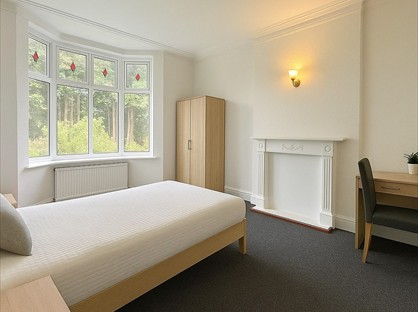 Room in a Shared House, Oxford Avenue, OL11