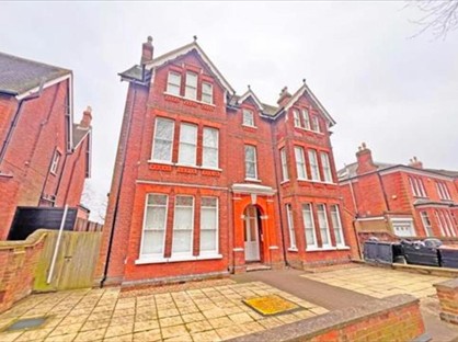 3 Bed Flat, De Parys Avenue, MK40