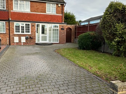 4 Bed Semi-Detached House, Osgood Avenue, BR6