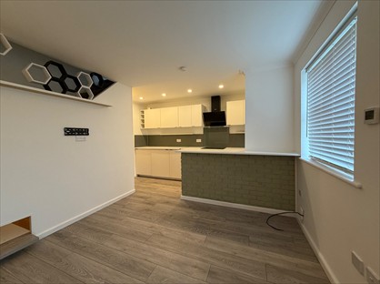 1 Bed Terraced House, Hythe Close, RG12