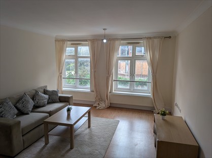 2 Bed Flat, York Road, GU22