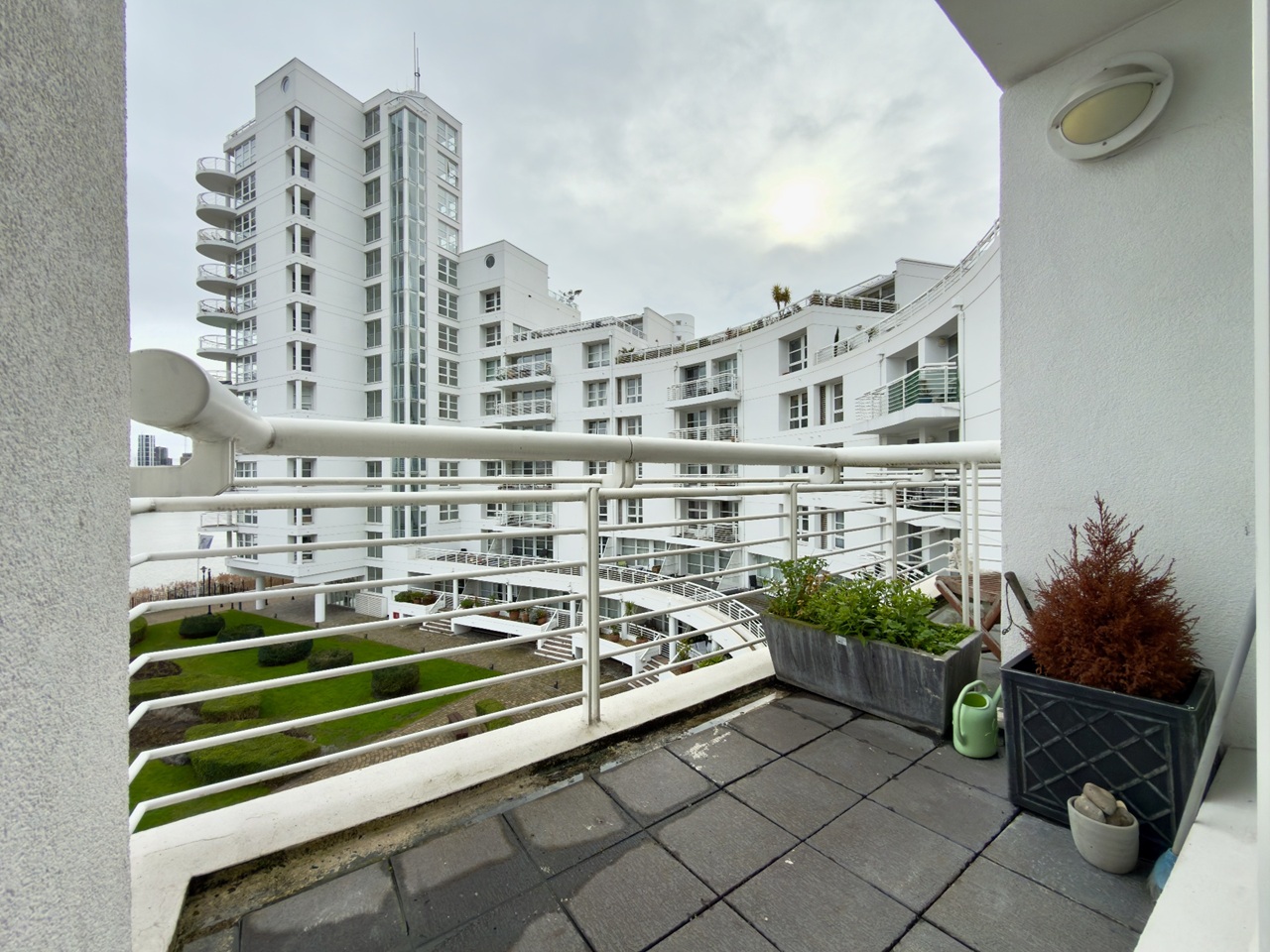 London - 2 Bed Flat, Pierhead Lock, E14 - To Rent Now for £2,600.00 p/m