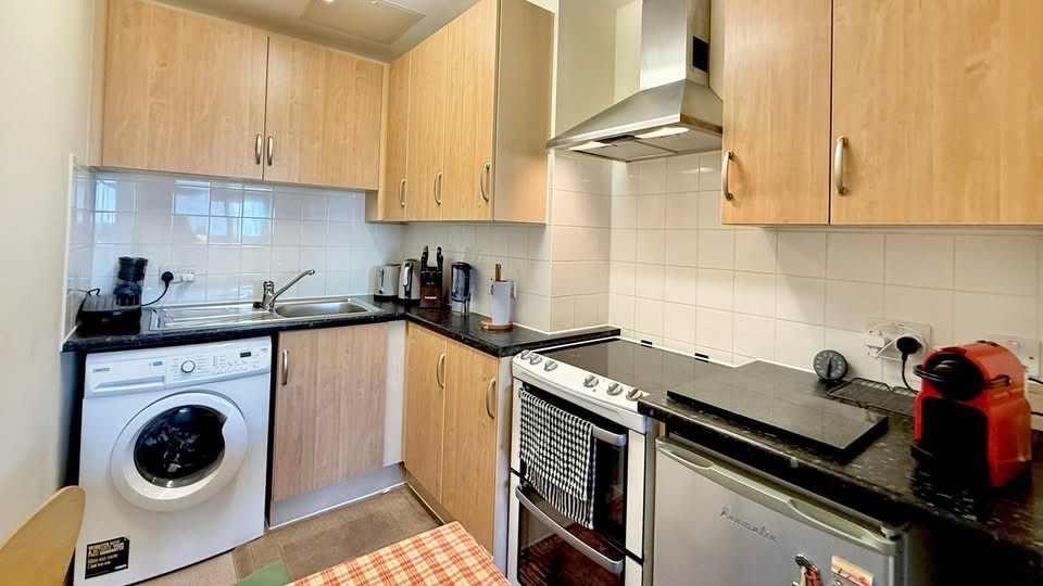 1 Bed Flat, Arsenal, N7 photo 5