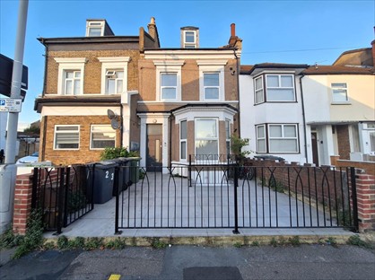 3 Bed Flat, London, E11