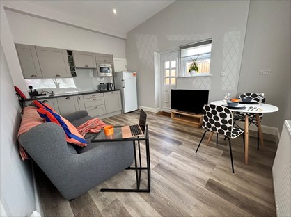 1 Bed Flat, Nonsuch Court Avenue, KT17