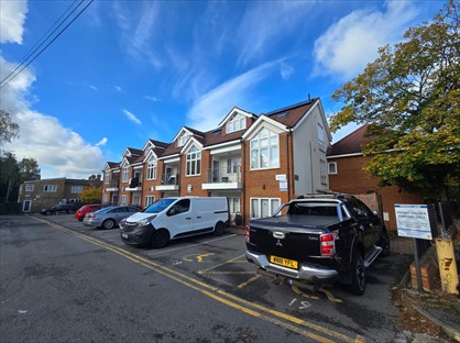 2 Bed Flat, Raipur Court, UB8