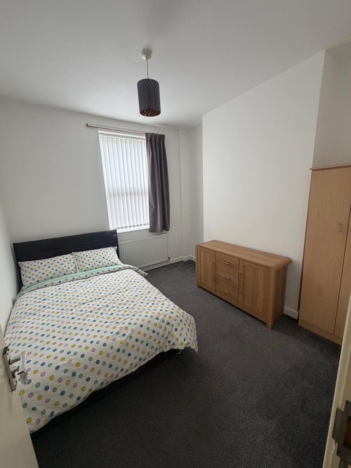 Room in a Shared House, Stanley Street, L7
