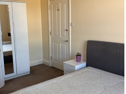 Room in a Shared House, Lgm House, RH16