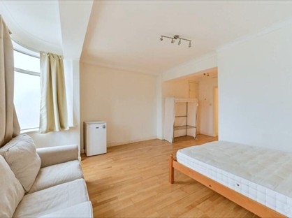 Studio Flat, Warren Court, NW1