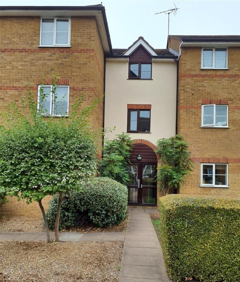 london-1-bed-flat-thurlow-close-e4-to-rent-now-for-1-475-00-p-m