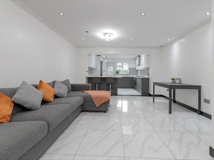 4 Bed Terraced House, Southwood Close, KT4