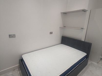 Studio Flat, Woodlands Road, RH19