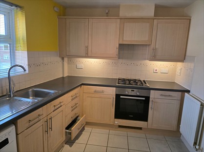 2 Bed Flat, Crispin Way, UB8