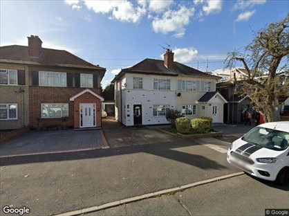 4 Bed Semi-Detached House, Lansbury Drive, UB4