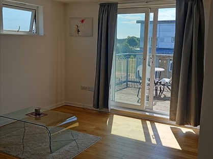 1 Bed Flat, Primrose Place, TW7