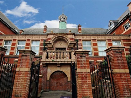 2 Bed Flat, Old College Court, DA17