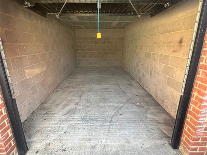 Bedsit, Picket Twenty Way, SP11