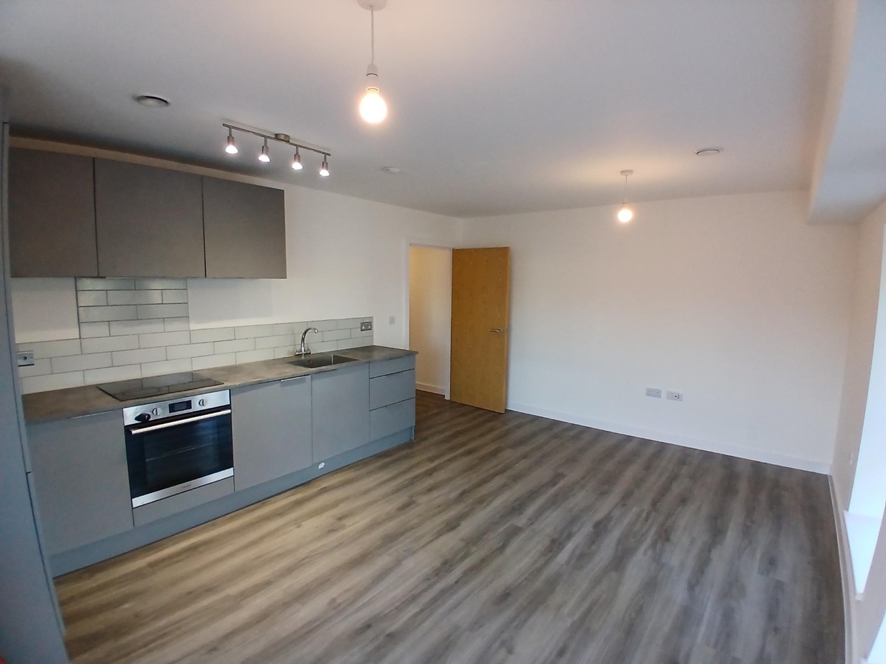 2 Bed Flat, Knitwear House, BS5 photo 2