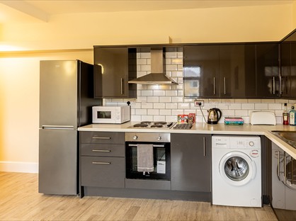 3 Bed Terraced House, Newsome Road, HD4