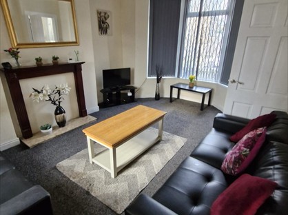 5 Bed End Terrace, Park Cliffe Road, BD2