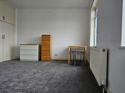 Studio Flat, Golders Green Road, NW11