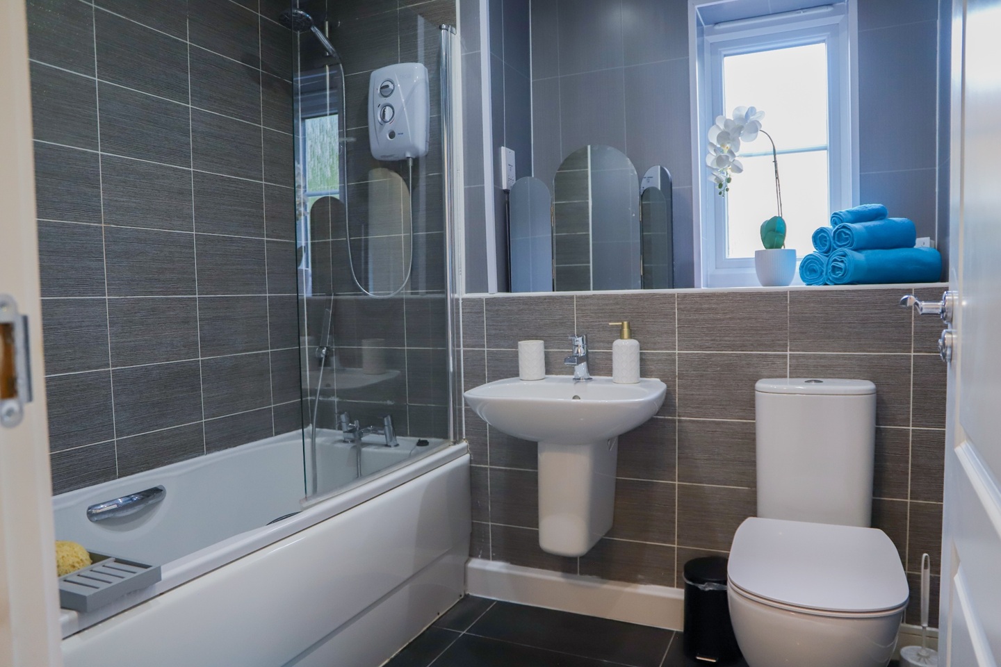 Additional image 16 of 4 Bed Semi-Detached House, Gardenia Road, LE5, N1 7GU