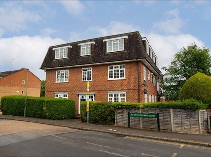 2 Bed Flat, St. Johns Terrace Road, RH1