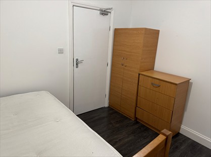 Room in a Shared House, Lansdowne Road, E11